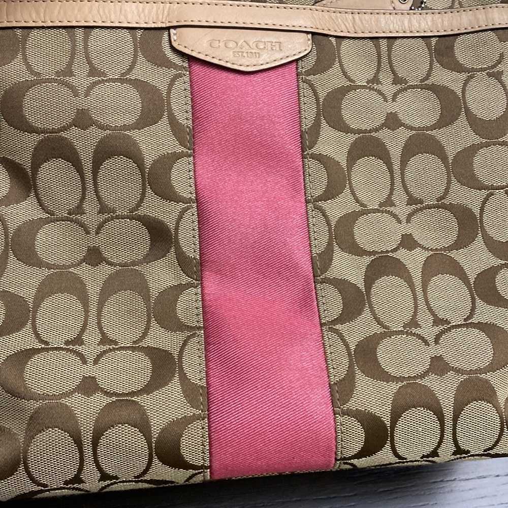 Coach hand bag. - Picture 7 of 10